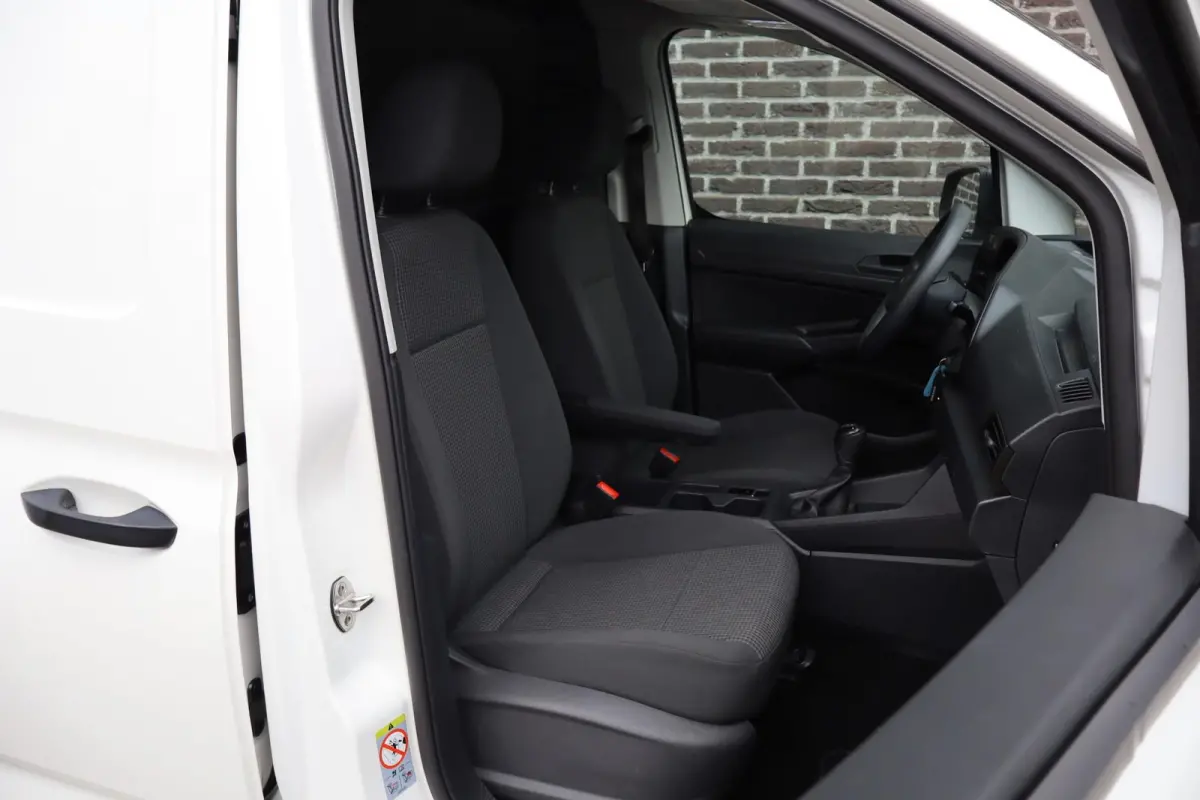 2.0 TDI 75pk Comfort | Parkeersensoren achter | Cruise Control | DAB radio | App Connect