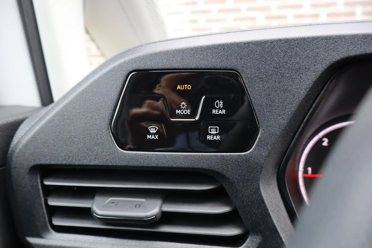 2.0 TDI 75pk Comfort | Parkeersensoren achter | Cruise Control | DAB radio | App Connect