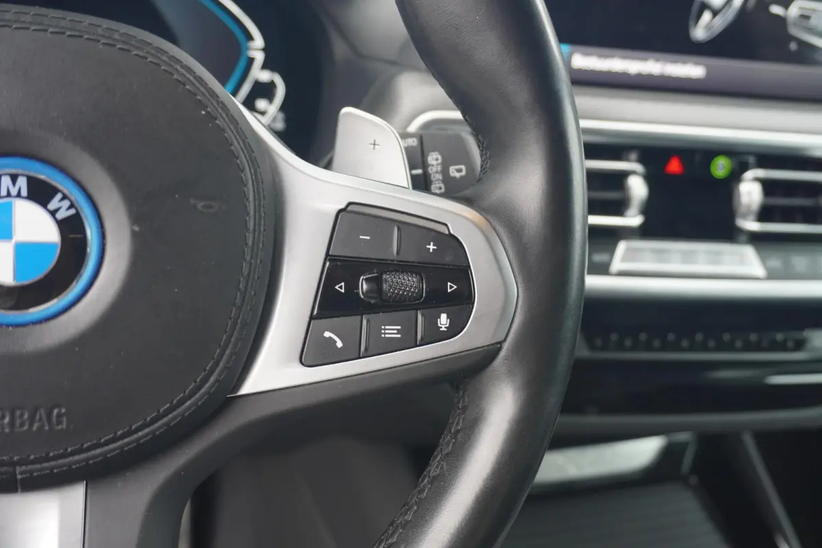 xDrive30e | M Sportpakket | Head-Up Display | Driving Assistant Professional | Trekhaak | Elektrisch verstelbare stoelen