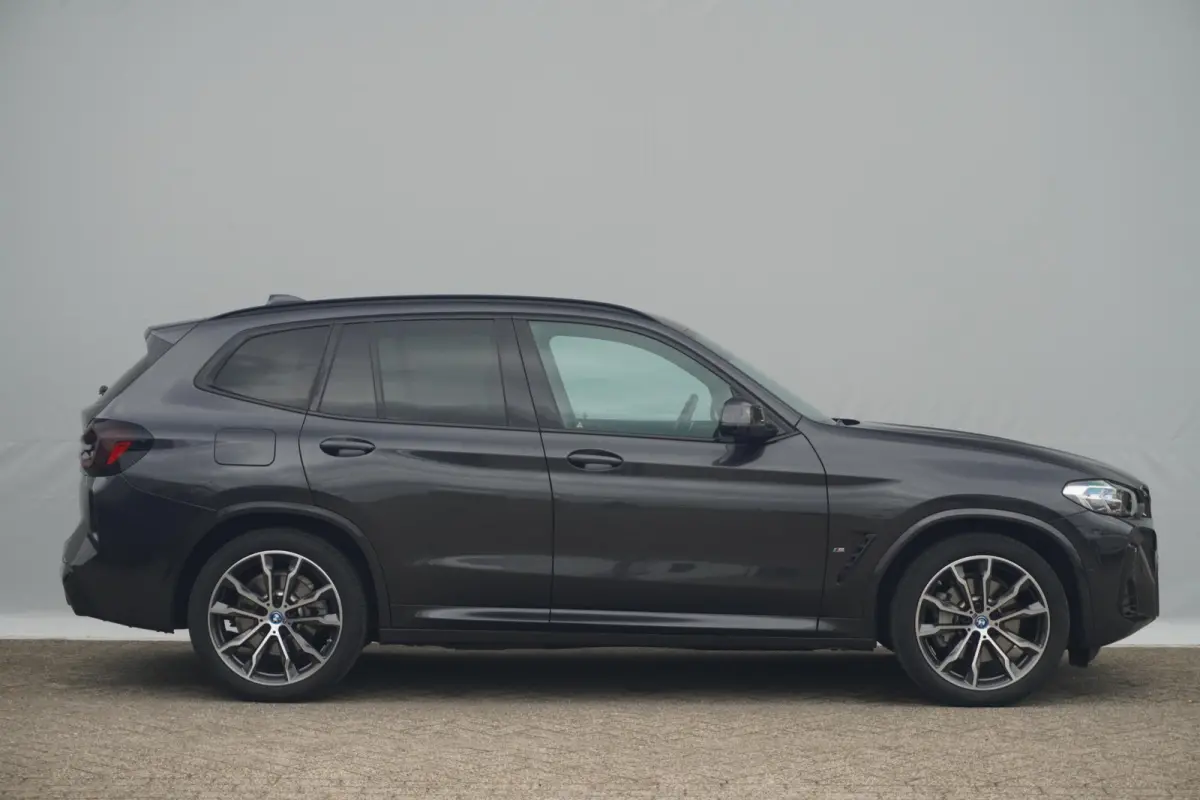 xDrive30e | M Sportpakket | Head-Up Display | Driving Assistant Professional | Trekhaak | Elektrisch verstelbare stoelen