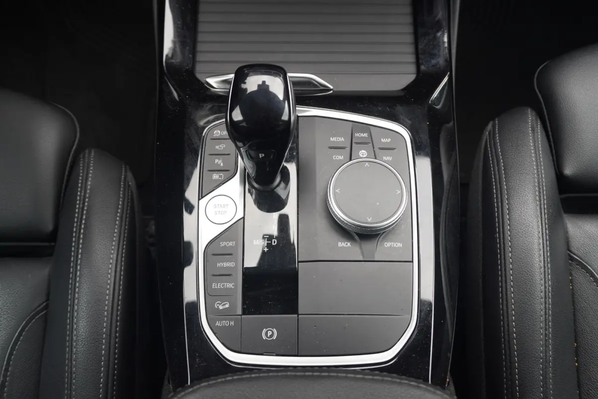 xDrive30e | M Sportpakket | Head-Up Display | Driving Assistant Professional | Trekhaak | Elektrisch verstelbare stoelen