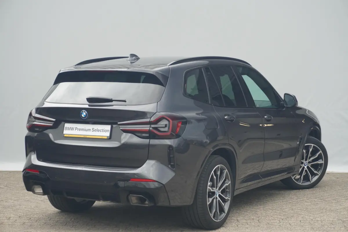 xDrive30e | M Sportpakket | Head-Up Display | Driving Assistant Professional | Trekhaak | Elektrisch verstelbare stoelen