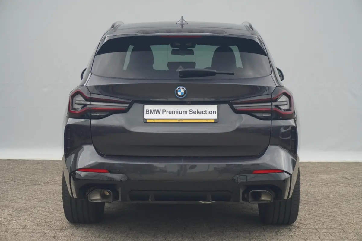 xDrive30e | M Sportpakket | Head-Up Display | Driving Assistant Professional | Trekhaak | Elektrisch verstelbare stoelen