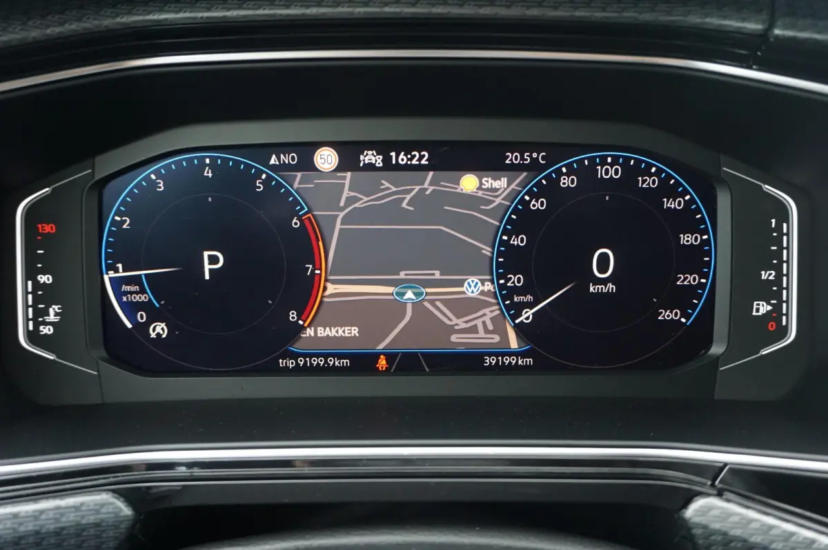 1.0 TSI 110pk DSG R-Line | Navigatie | Achteruitrijcamera | Stoelverwarming