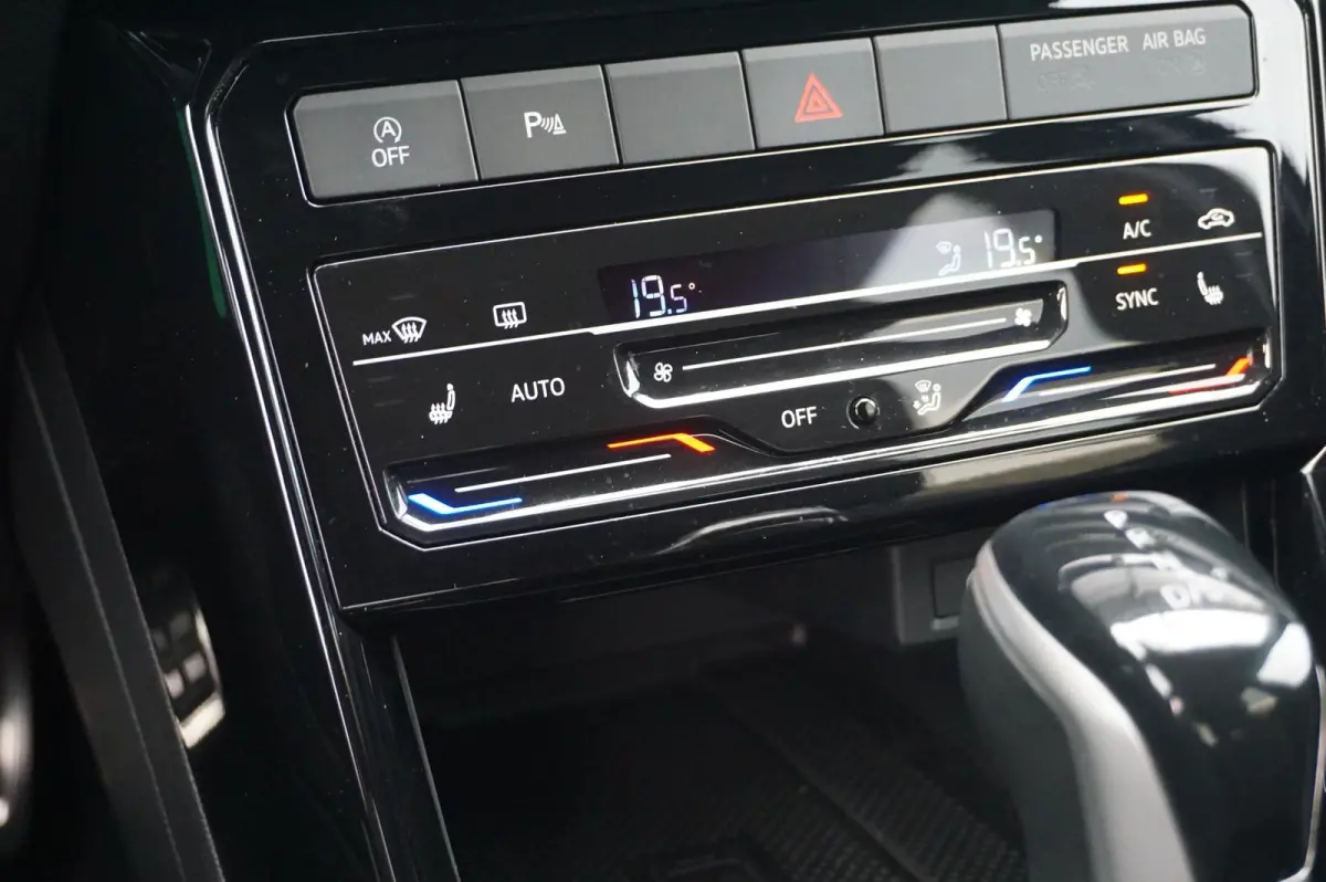 1.0 TSI 110pk DSG R-Line | Navigatie | Achteruitrijcamera | Stoelverwarming
