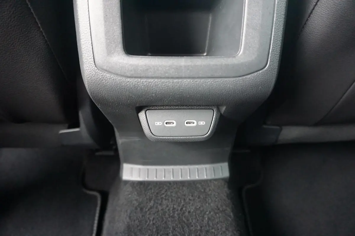1.0 TSI 110pk DSG R-Line | Navigatie | Achteruitrijcamera | Stoelverwarming