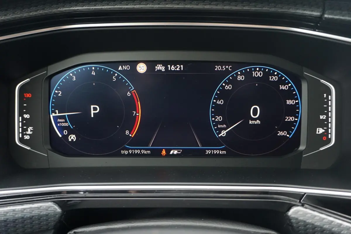 1.0 TSI 110pk DSG R-Line | Navigatie | Achteruitrijcamera | Stoelverwarming