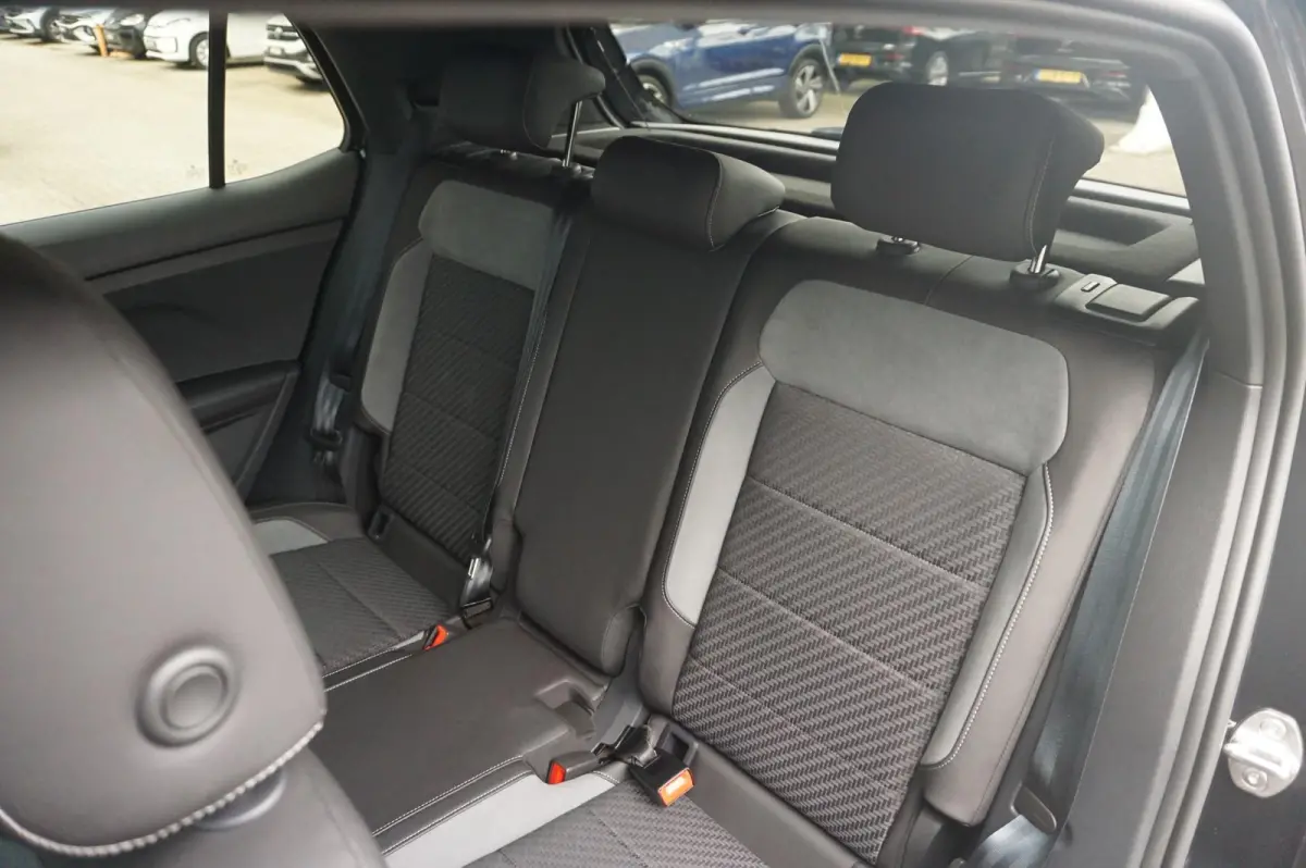 1.0 TSI 110pk DSG R-Line | Navigatie | Achteruitrijcamera | Stoelverwarming