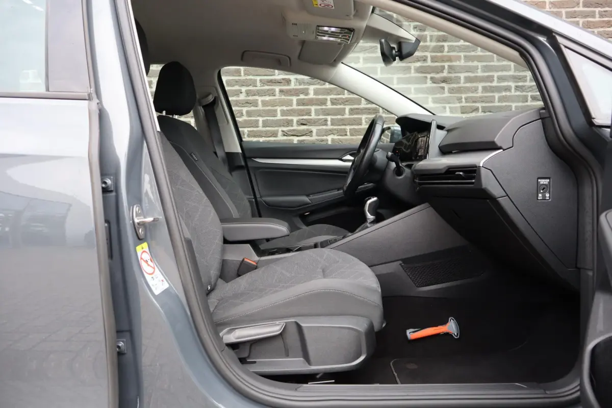 1.0 TSI 110pk Life | Achteruitrijcamera | Navigatie | App Connect draadloos |