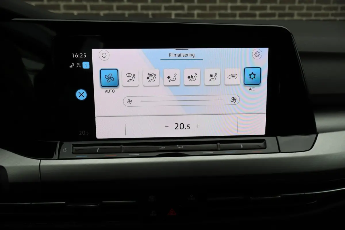 1.0 TSI 110pk Life | Achteruitrijcamera | Navigatie | App Connect draadloos |
