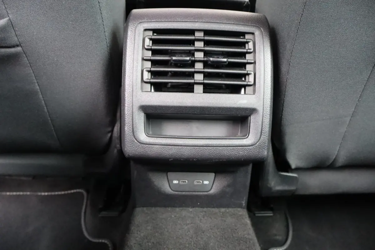 1.0 TSI 110pk Life | Achteruitrijcamera | Navigatie | App Connect draadloos |