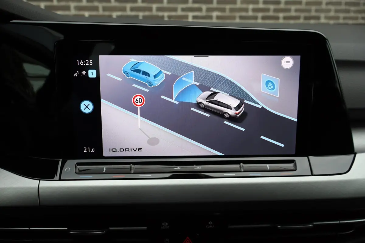 1.0 TSI 110pk Life | Achteruitrijcamera | Navigatie | App Connect draadloos |