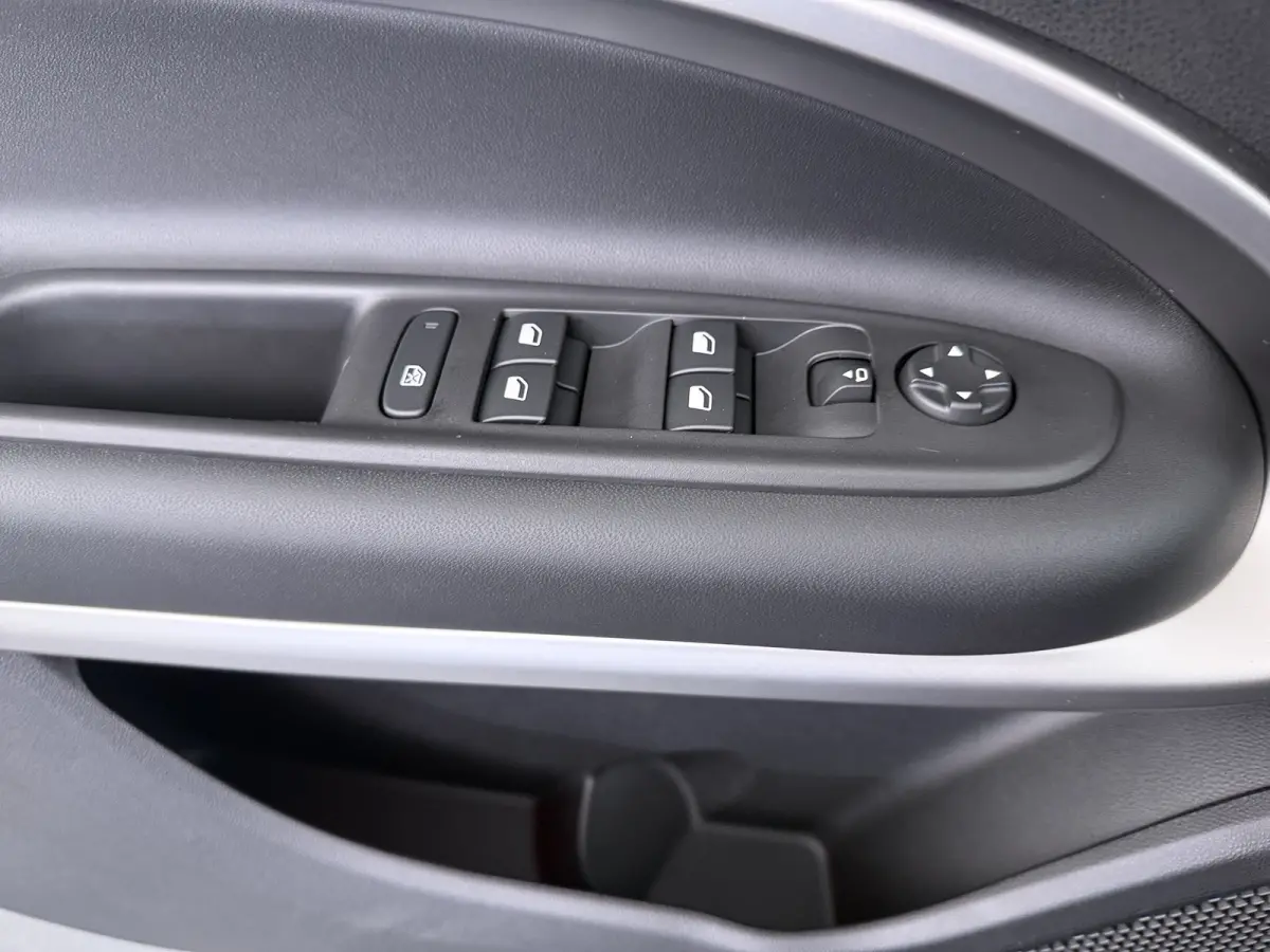 1.2 e-Hybrid Summit | Achterbank in delen neerklapbaar | Achteruitrijcamera | Afdaal assistent
