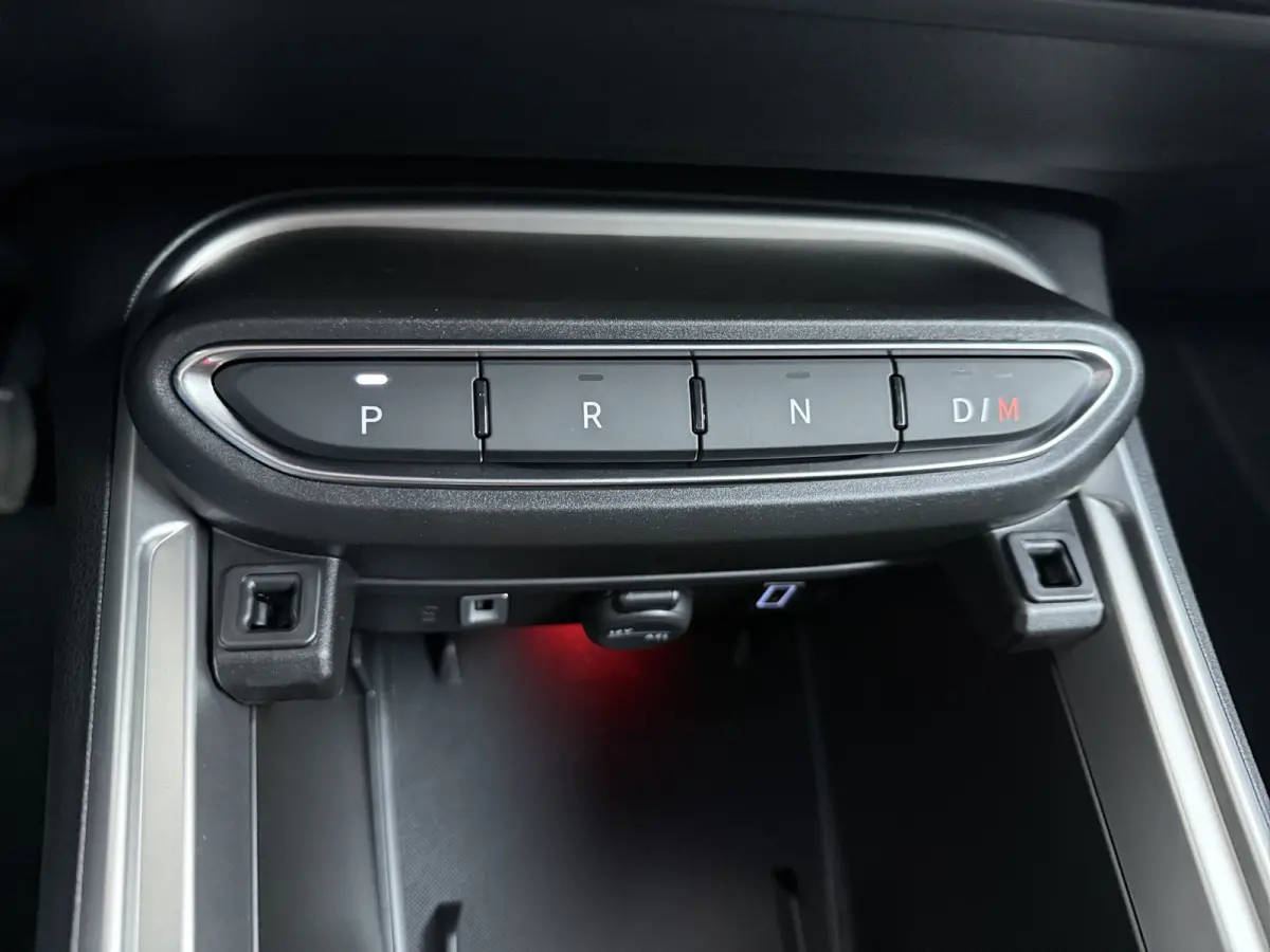 1.2 e-Hybrid Summit | Achterbank in delen neerklapbaar | Achteruitrijcamera | Afdaal assistent
