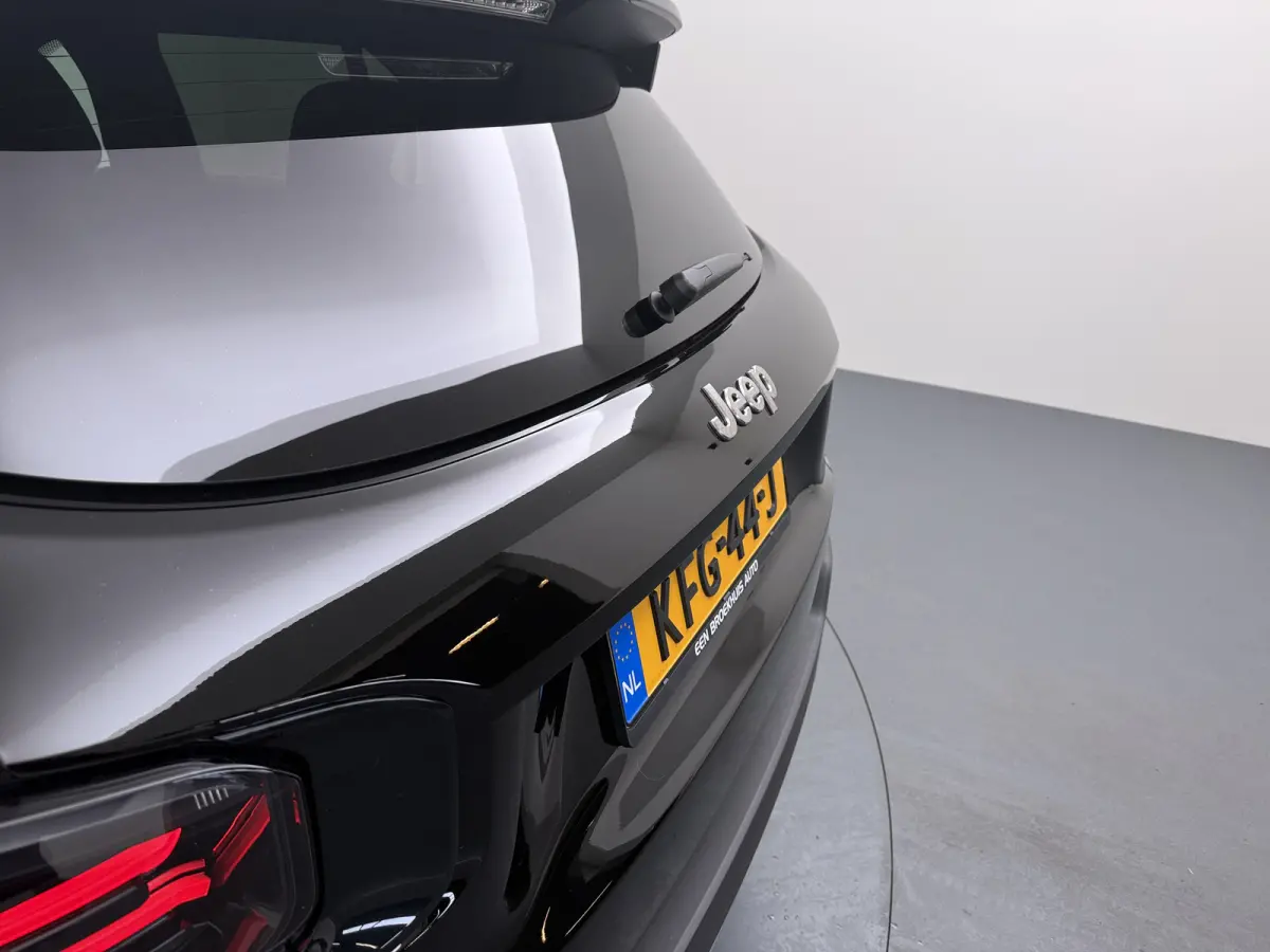 1.2 e-Hybrid Summit | Achterbank in delen neerklapbaar | Achteruitrijcamera | Afdaal assistent