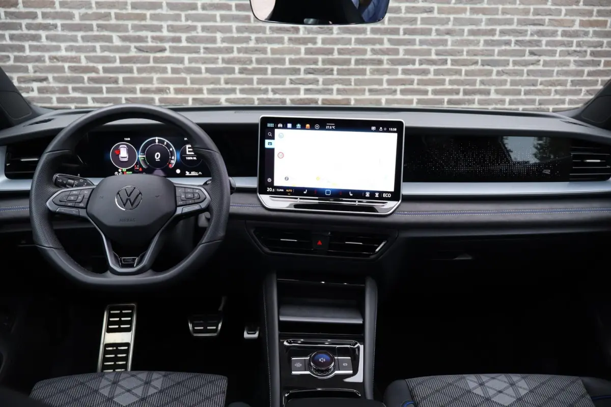 1.5 eHybrid 204pk R-Line Edition | SoH 100% | 360 Graden Camera | Panoramadak | Zwenkbare Trekhaak