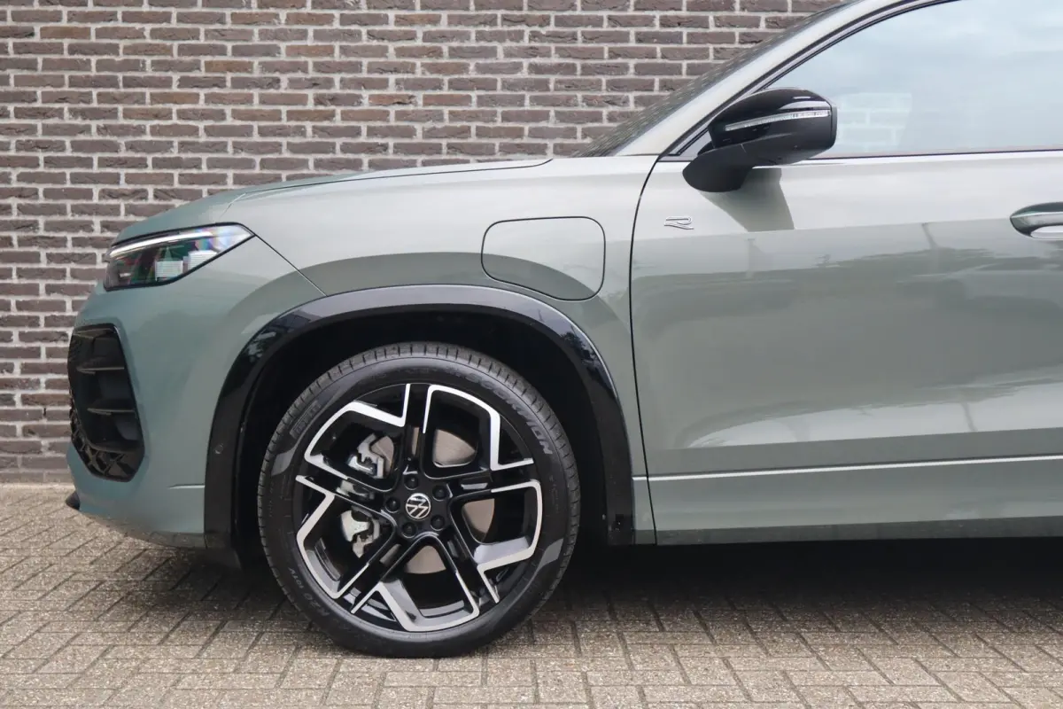 1.5 eHybrid 204pk R-Line Edition | SoH 100% | 360 Graden Camera | Panoramadak | Zwenkbare Trekhaak