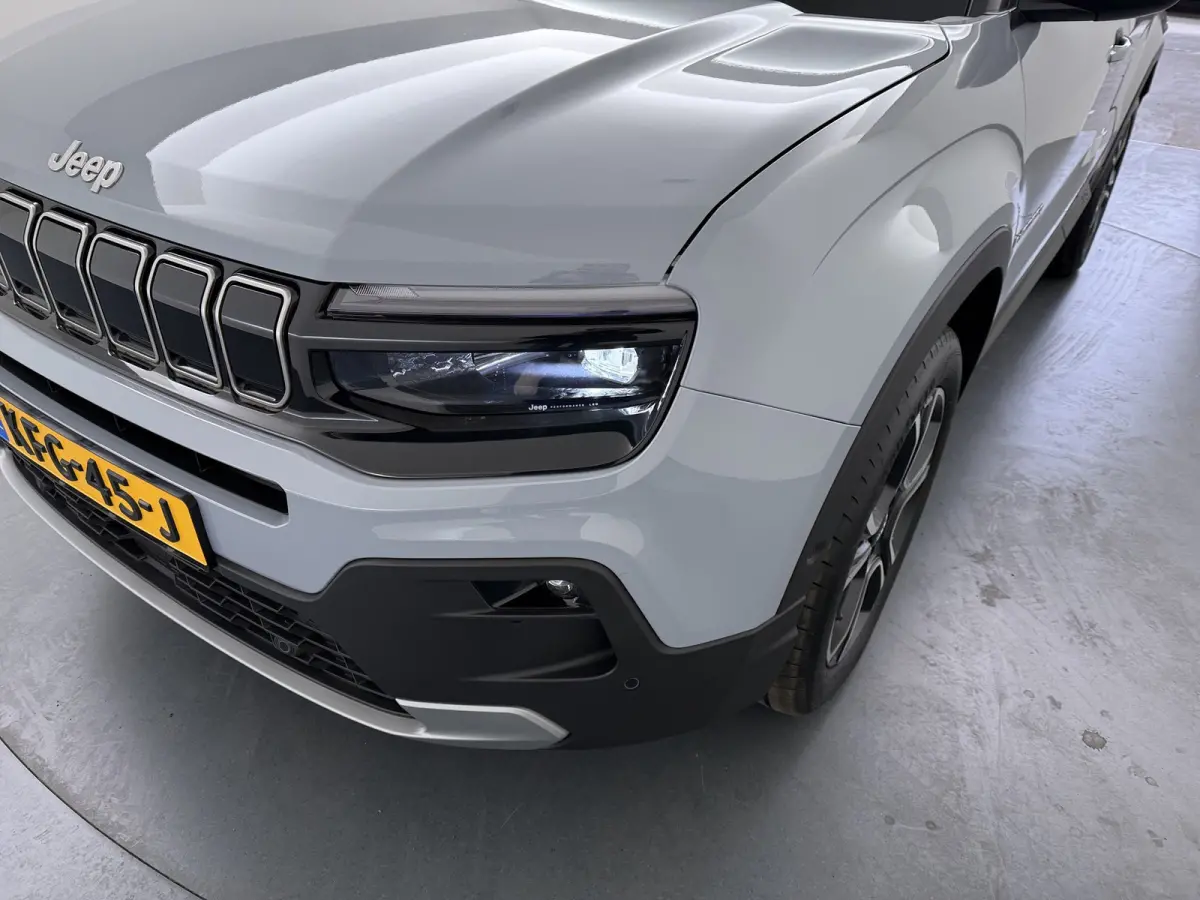 Summit 54Kwh | 10,25 inch digitaal configureerbaar instrumentenpaneel | 10,25" Infotainment met draadloos Apple Carplay en Android Auto | 18" Diamond Cut lichtmetalen velgen