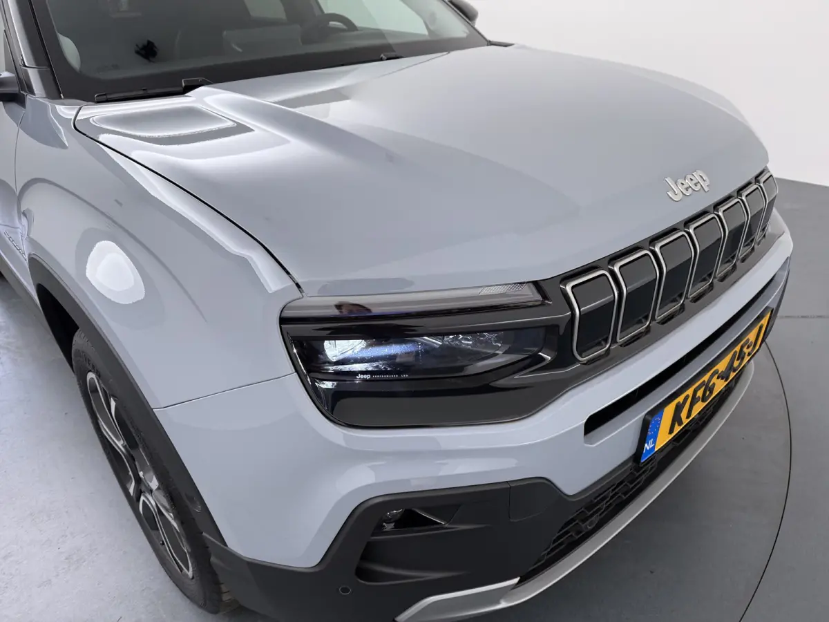 Summit 54Kwh | 10,25 inch digitaal configureerbaar instrumentenpaneel | 10,25" Infotainment met draadloos Apple Carplay en Android Auto | 18" Diamond Cut lichtmetalen velgen