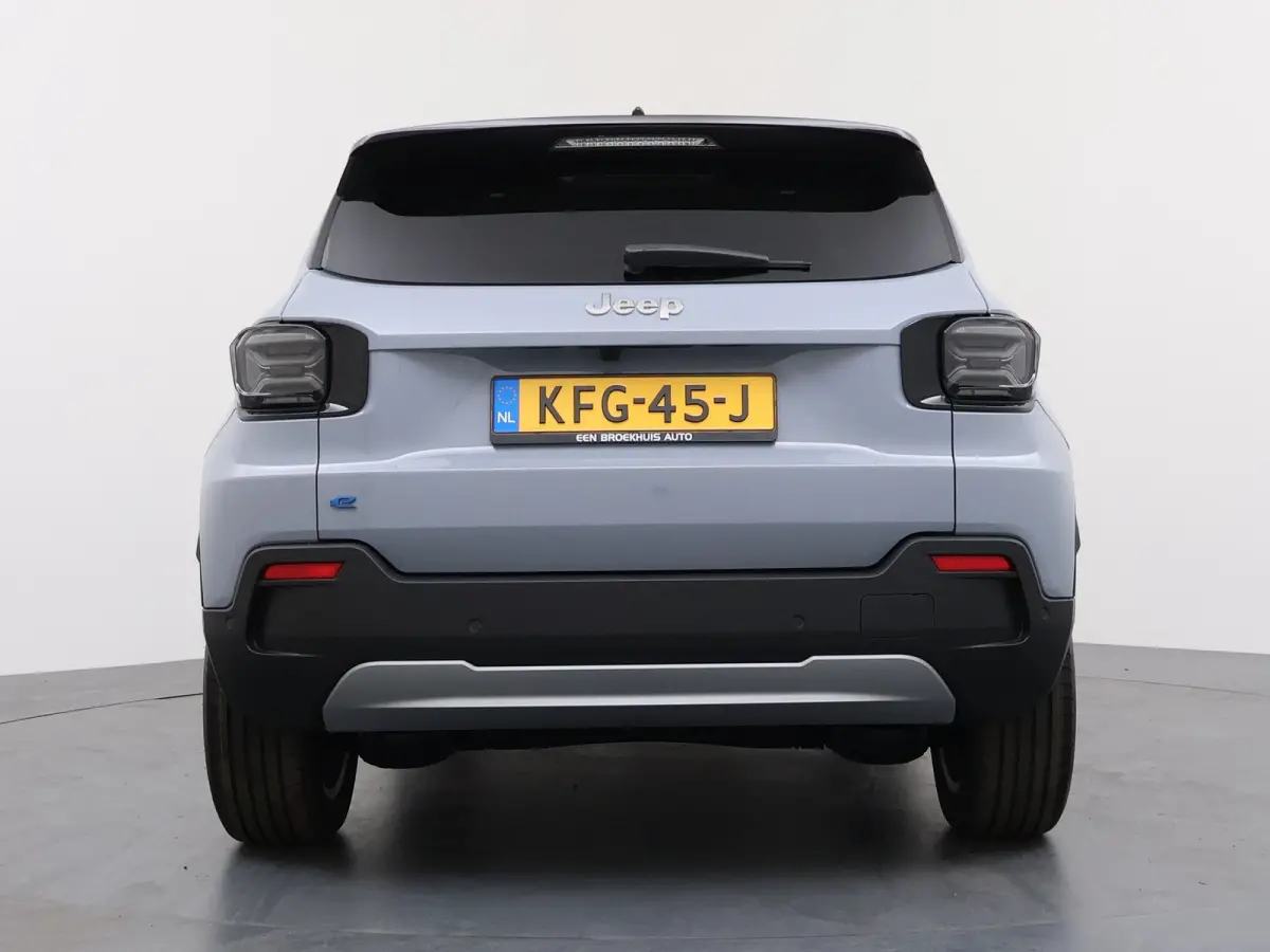 Summit 54Kwh | 10,25 inch digitaal configureerbaar instrumentenpaneel | 10,25" Infotainment met draadloos Apple Carplay en Android Auto | 18" Diamond Cut lichtmetalen velgen