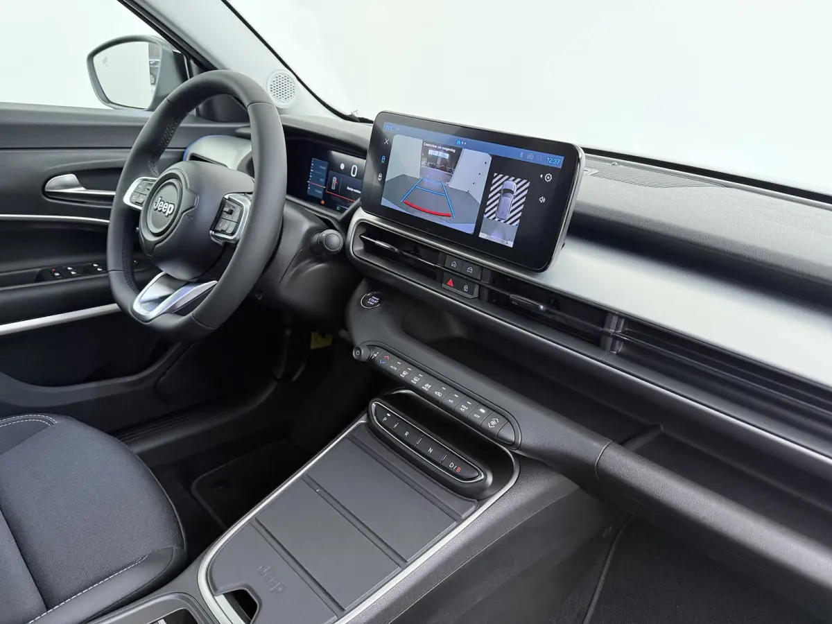 Summit 54Kwh | 10,25 inch digitaal configureerbaar instrumentenpaneel | 10,25" Infotainment met draadloos Apple Carplay en Android Auto | 18" Diamond Cut lichtmetalen velgen