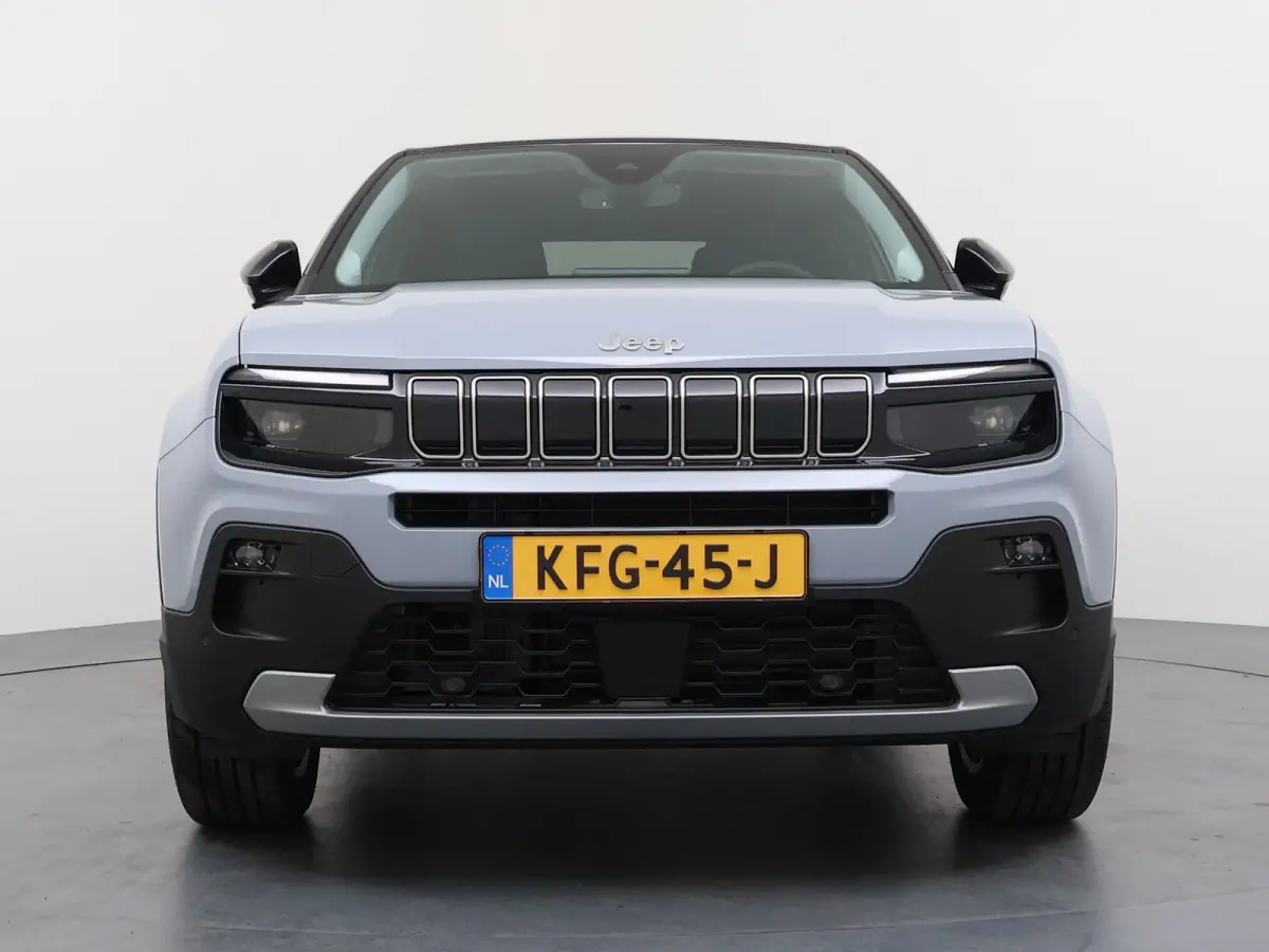 Summit 54Kwh | 10,25 inch digitaal configureerbaar instrumentenpaneel | 10,25" Infotainment met draadloos Apple Carplay en Android Auto | 18" Diamond Cut lichtmetalen velgen