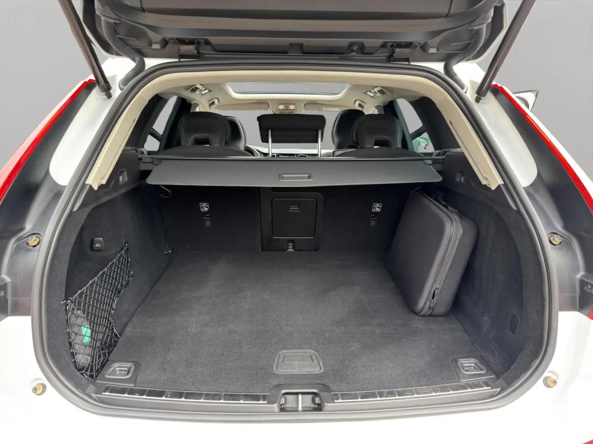 2.0 T6 Plug-in hybrid AWD / Carplay / All in prijs