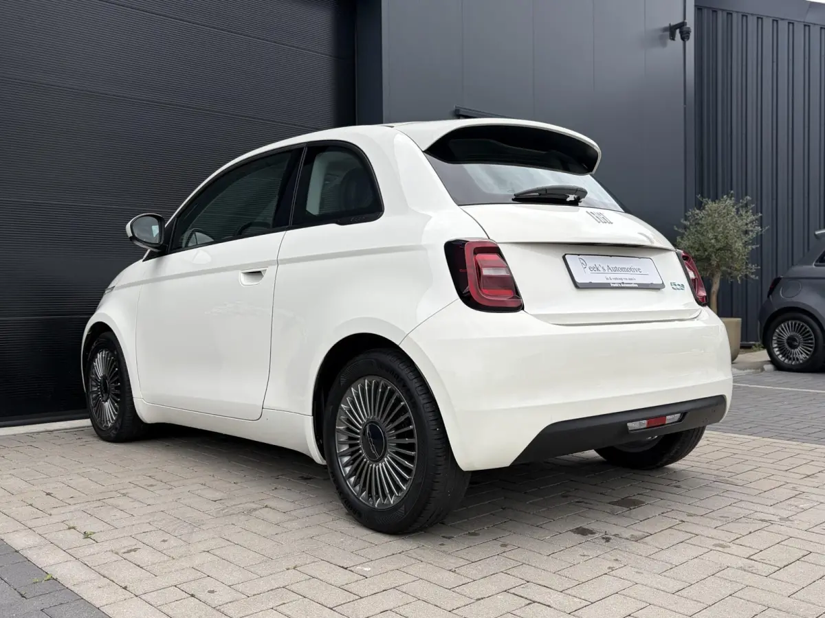 Icon 42 kWh | Clima | Cruise | Carplay | Draadloze telefoonlader | Navigatie | 93.6% SoH | Super leuke auto!!