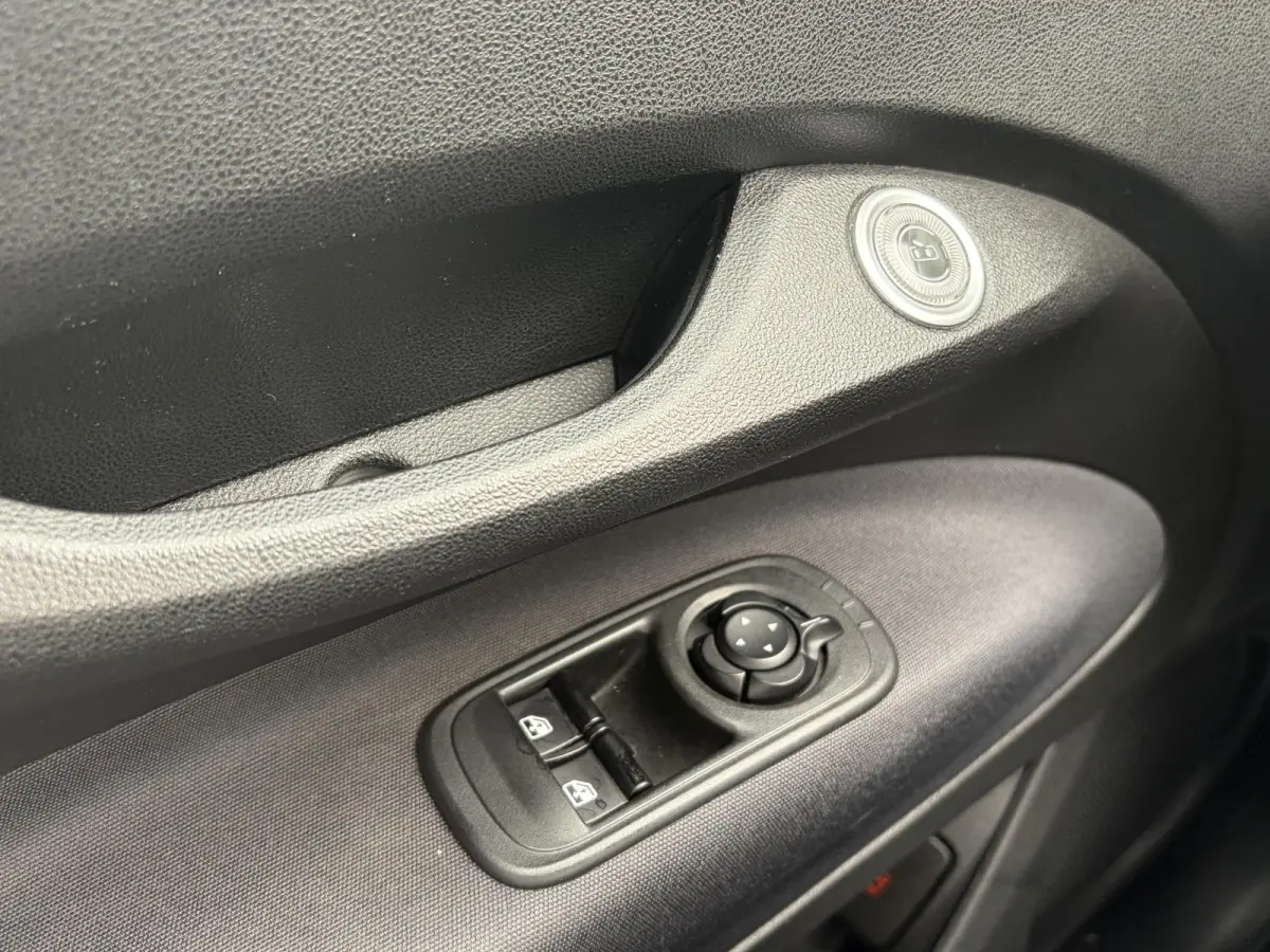 Icon 42 kWh | Clima | Cruise | Carplay | Draadloze telefoonlader | Navigatie | 93.6% SoH | Super leuke auto!!