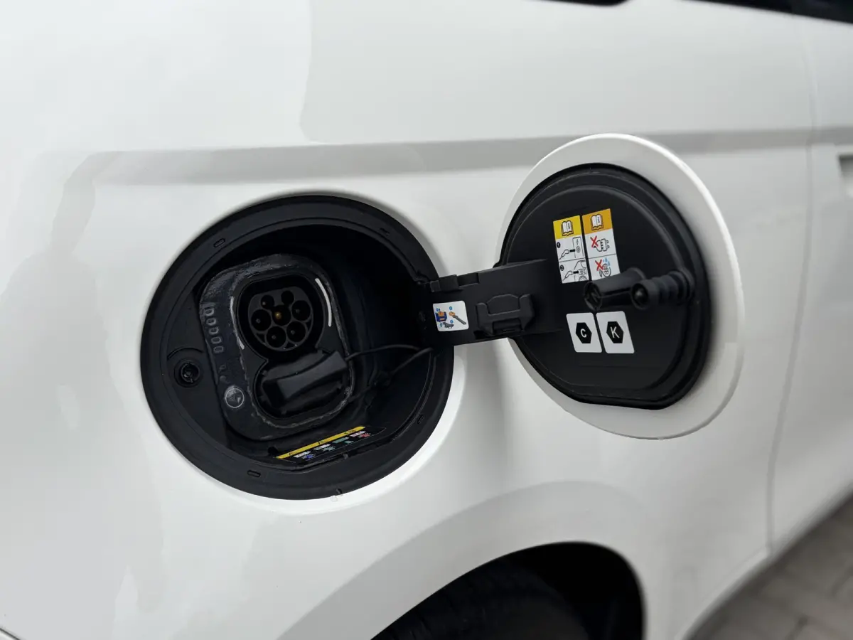 Icon 42 kWh | Clima | Cruise | Carplay | Draadloze telefoonlader | Navigatie | 93.6% SoH | Super leuke auto!!