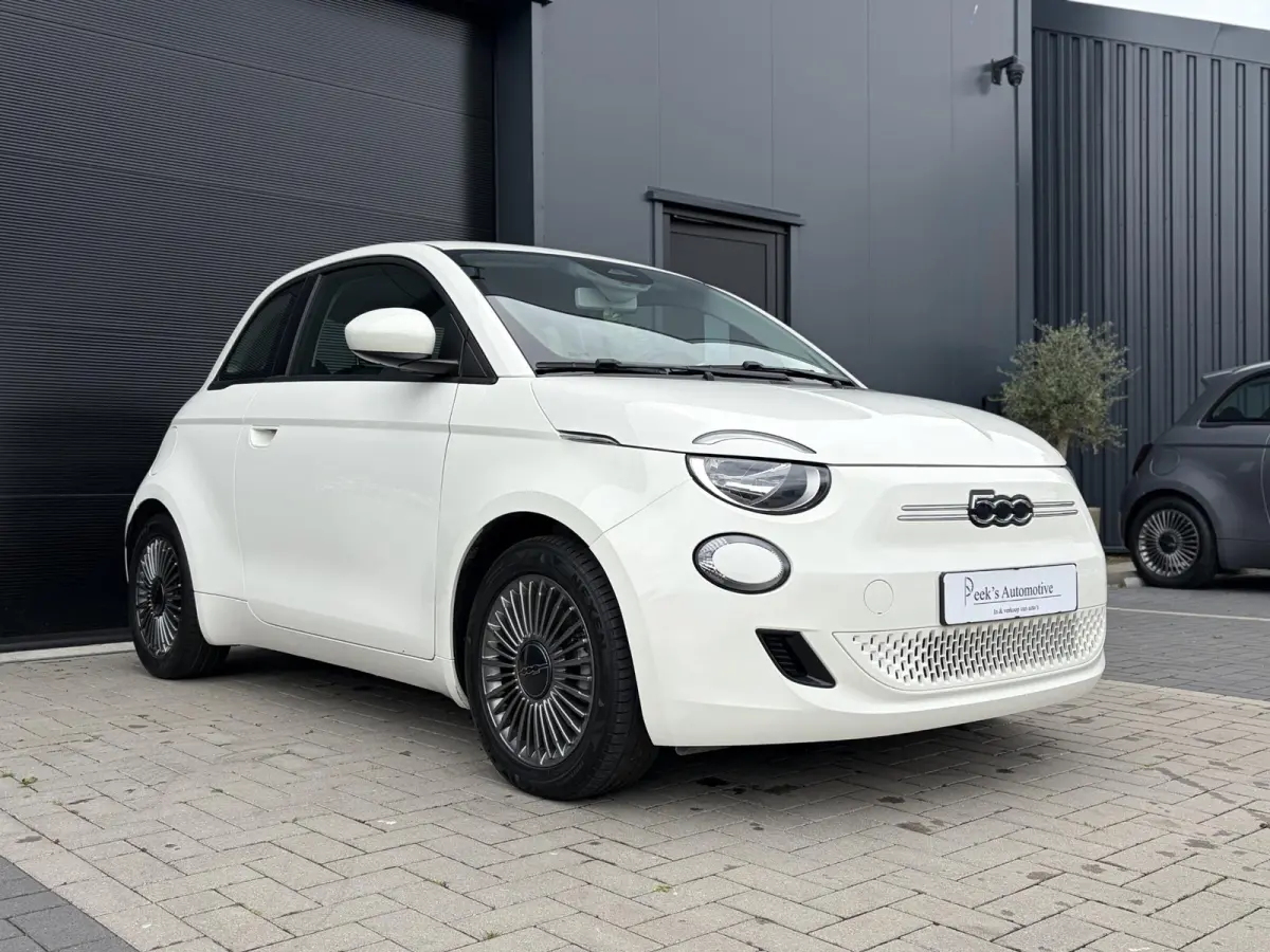 Icon 42 kWh | Clima | Cruise | Carplay | Draadloze telefoonlader | Navigatie | 93.6% SoH | Super leuke auto!!