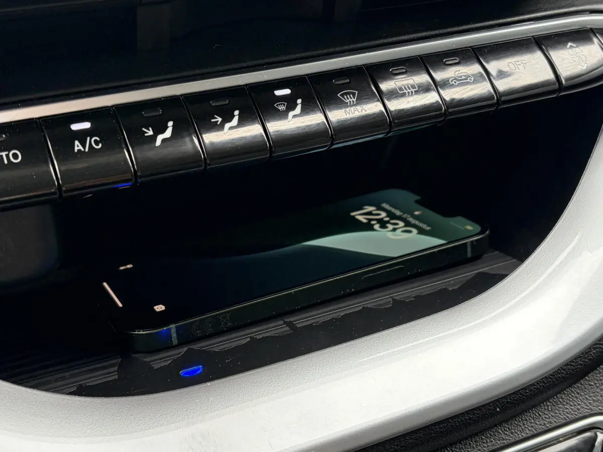 Icon 42 kWh | Clima | Cruise | Carplay | Draadloze telefoonlader | Navigatie | 93.6% SoH | Super leuke auto!!