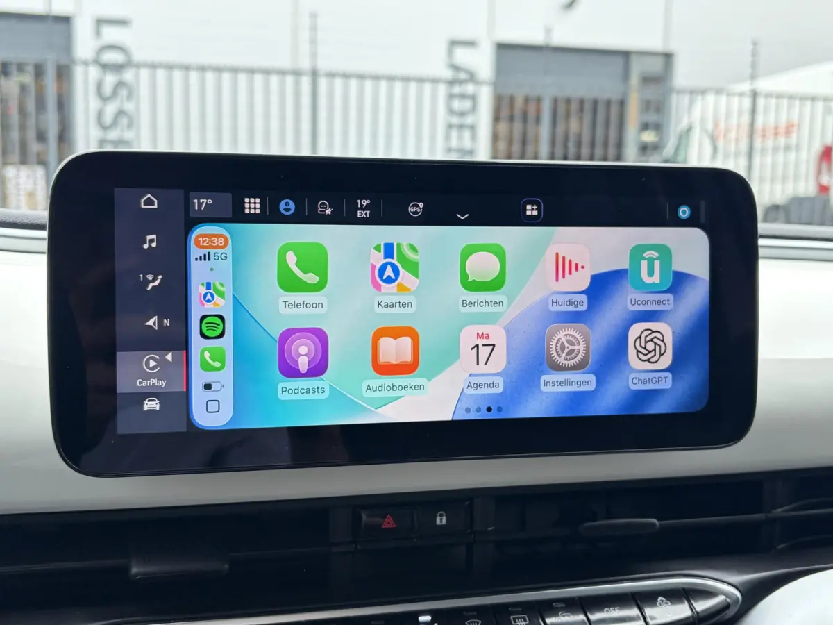 Icon 42 kWh | Clima | Cruise | Carplay | Draadloze telefoonlader | Navigatie | 93.6% SoH | Super leuke auto!!