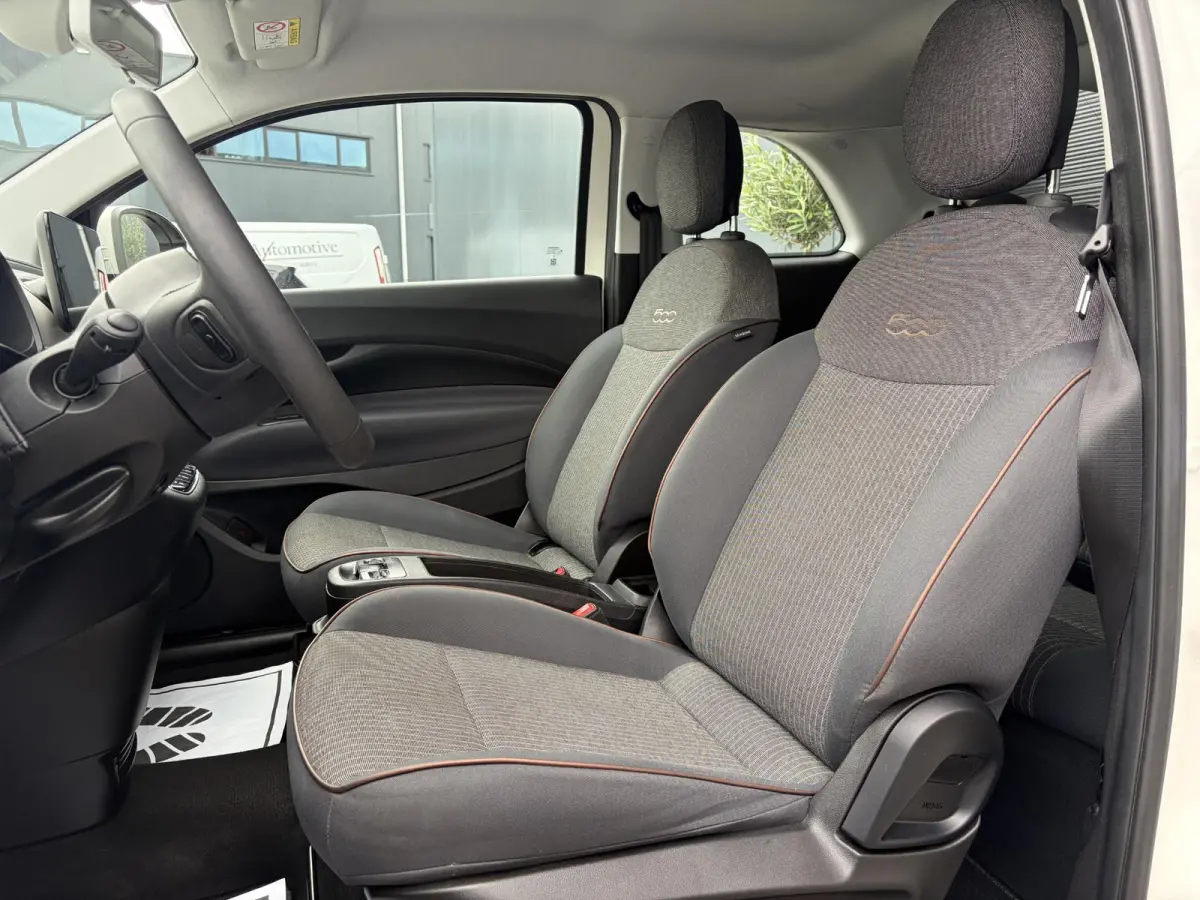 Icon 42 kWh | Clima | Cruise | Carplay | Draadloze telefoonlader | Navigatie | 93.6% SoH | Super leuke auto!!