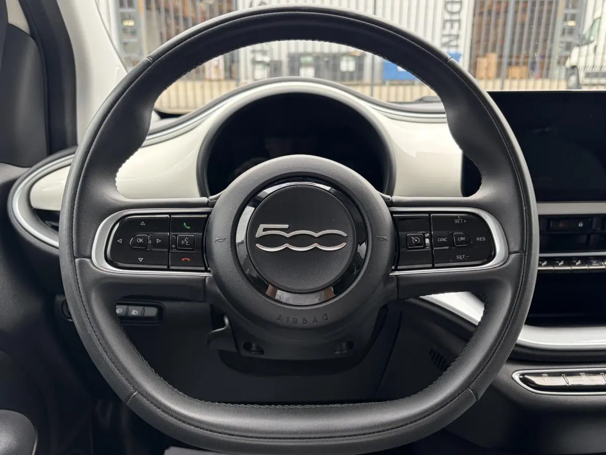 Icon 42 kWh | Clima | Cruise | Carplay | Draadloze telefoonlader | Navigatie | 93.6% SoH | Super leuke auto!!