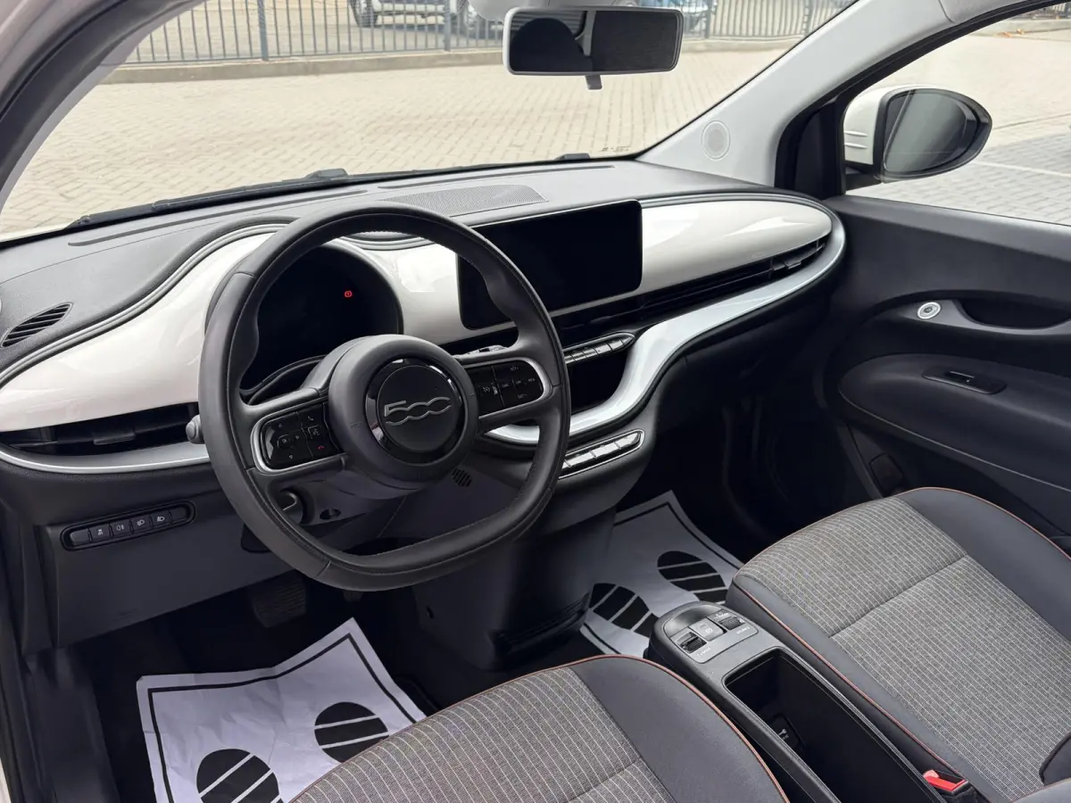 Icon 42 kWh | Clima | Cruise | Carplay | Draadloze telefoonlader | Navigatie | 93.6% SoH | Super leuke auto!!