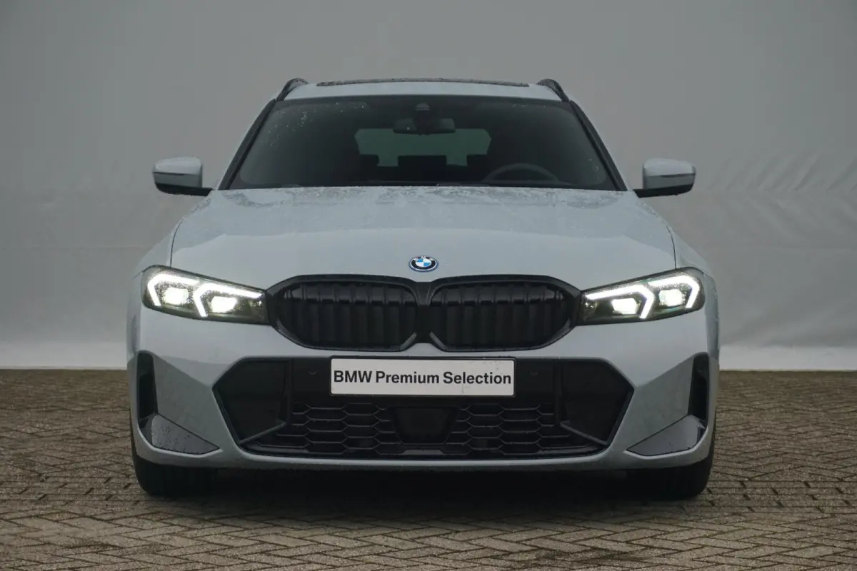 320e | M Sportpakket Pro | Panoramadak | Trekhaak | Comfort Acces