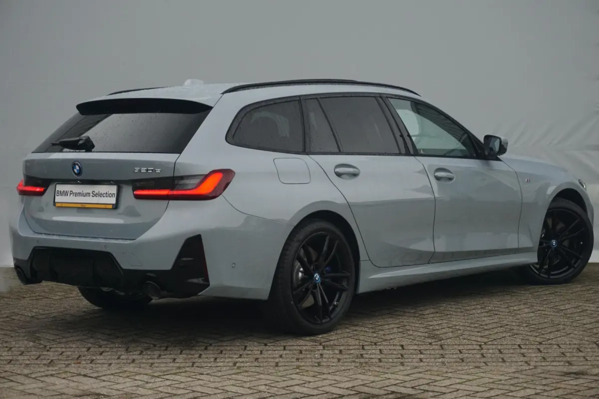 320e | M Sportpakket Pro | Panoramadak | Trekhaak | Comfort Acces