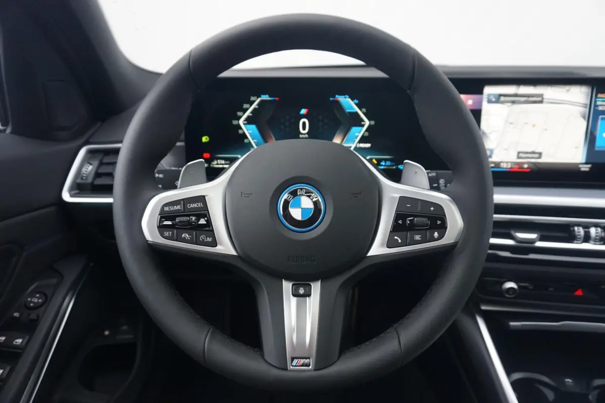 320e | M Sportpakket Pro | Panoramadak | Trekhaak | Comfort Acces