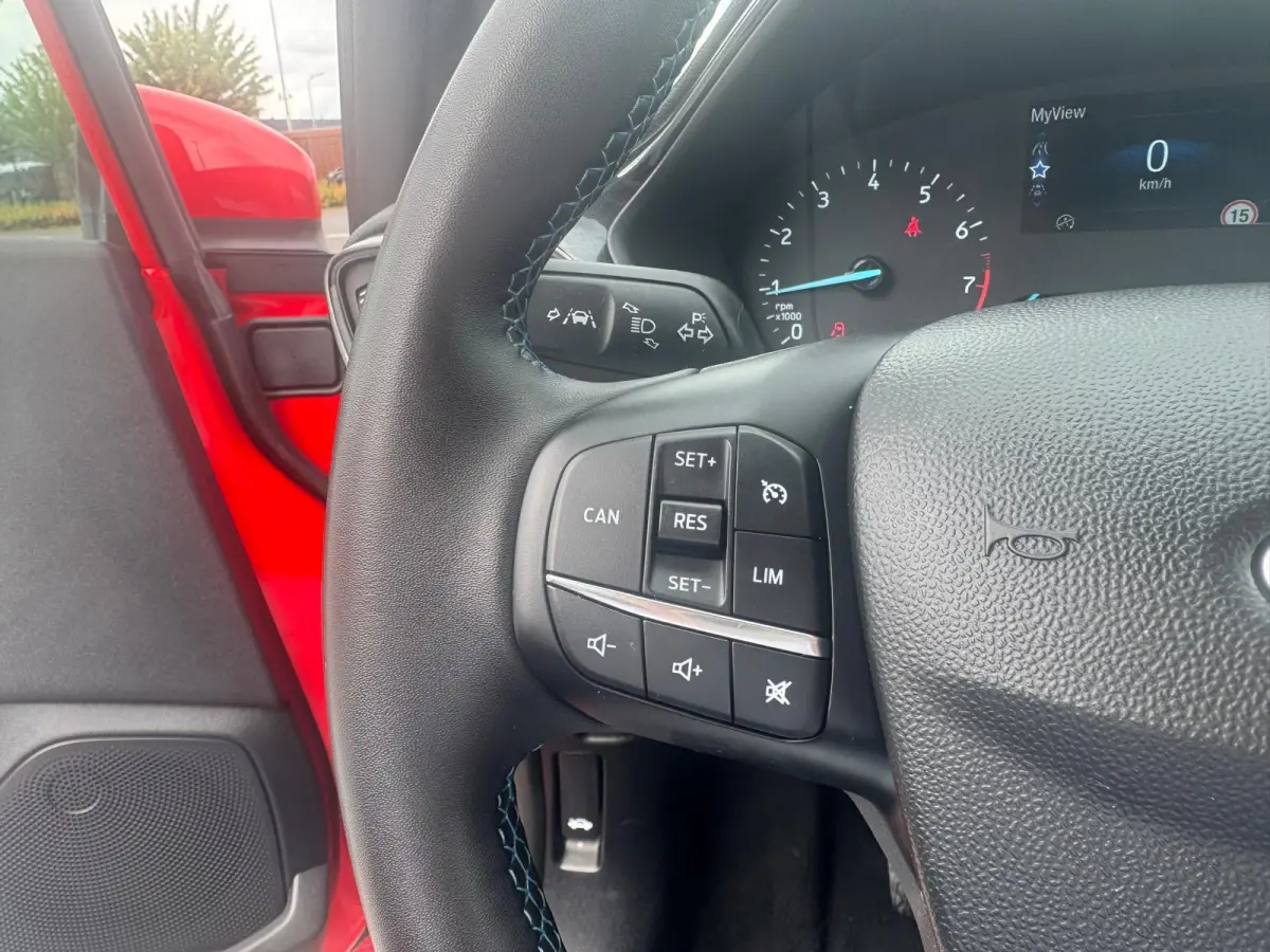 1.0 EcoBoost Hybrid Active X | Cruise Ctrl | NAV | Achteruirijcamera | Keyless Entry | 17* inch LMV |