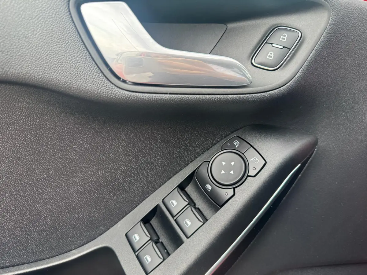 1.0 EcoBoost Hybrid Active X | Cruise Ctrl | NAV | Achteruirijcamera | Keyless Entry | 17* inch LMV |