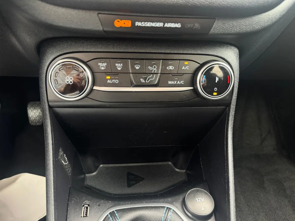 1.0 EcoBoost Hybrid Active X | Cruise Ctrl | NAV | Achteruirijcamera | Keyless Entry | 17* inch LMV |