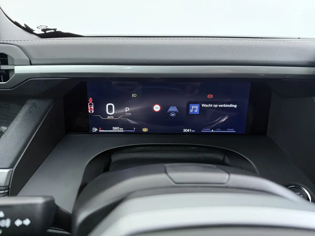 First Edition Mild Hybrid | 10" digitaal instrumentencluster | 11 kW boordlader (alleen op elektrisch) | 16" infotainment scherm