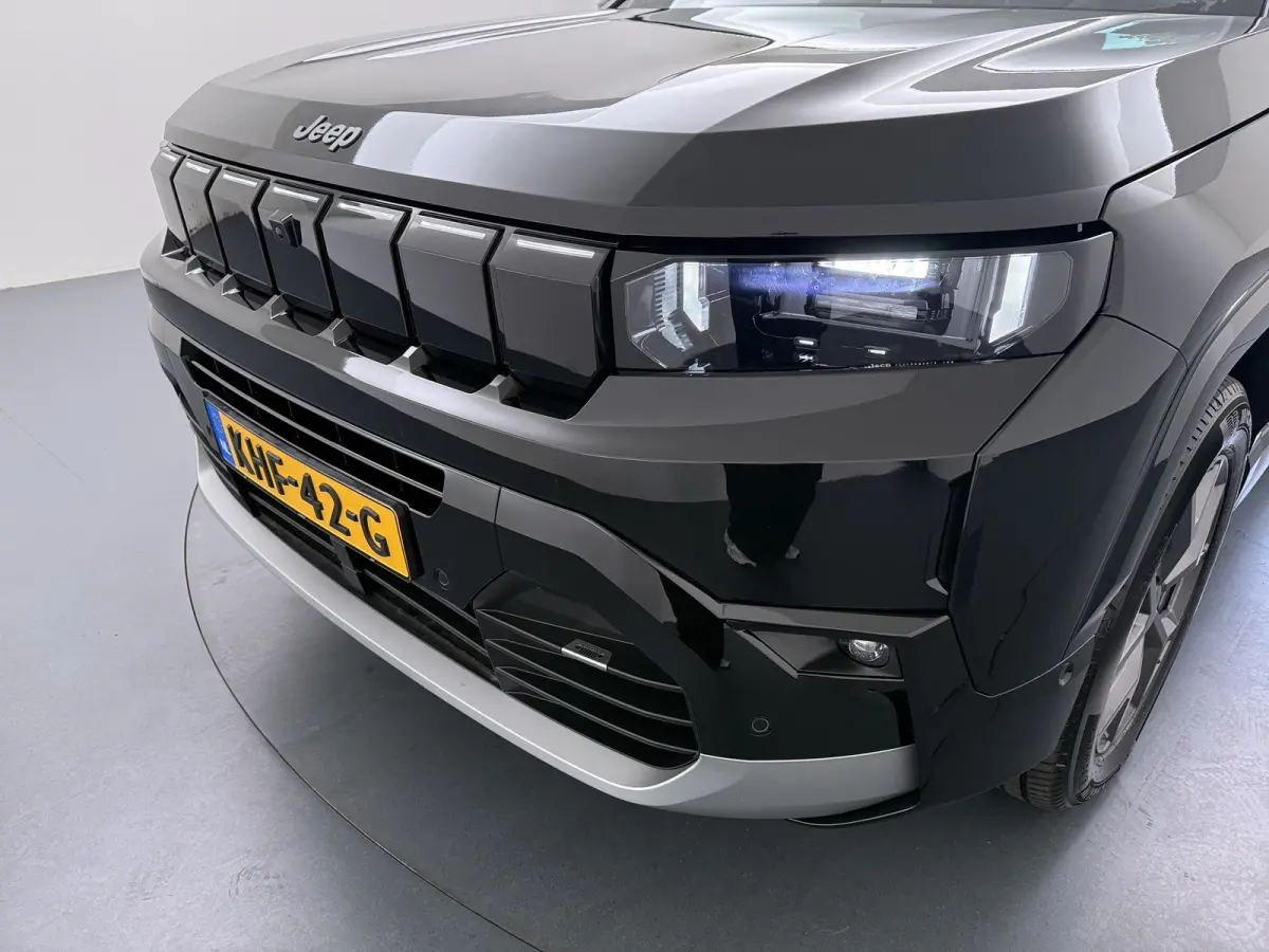 First Edition Mild Hybrid | 10" digitaal instrumentencluster | 11 kW boordlader (alleen op elektrisch) | 16" infotainment scherm