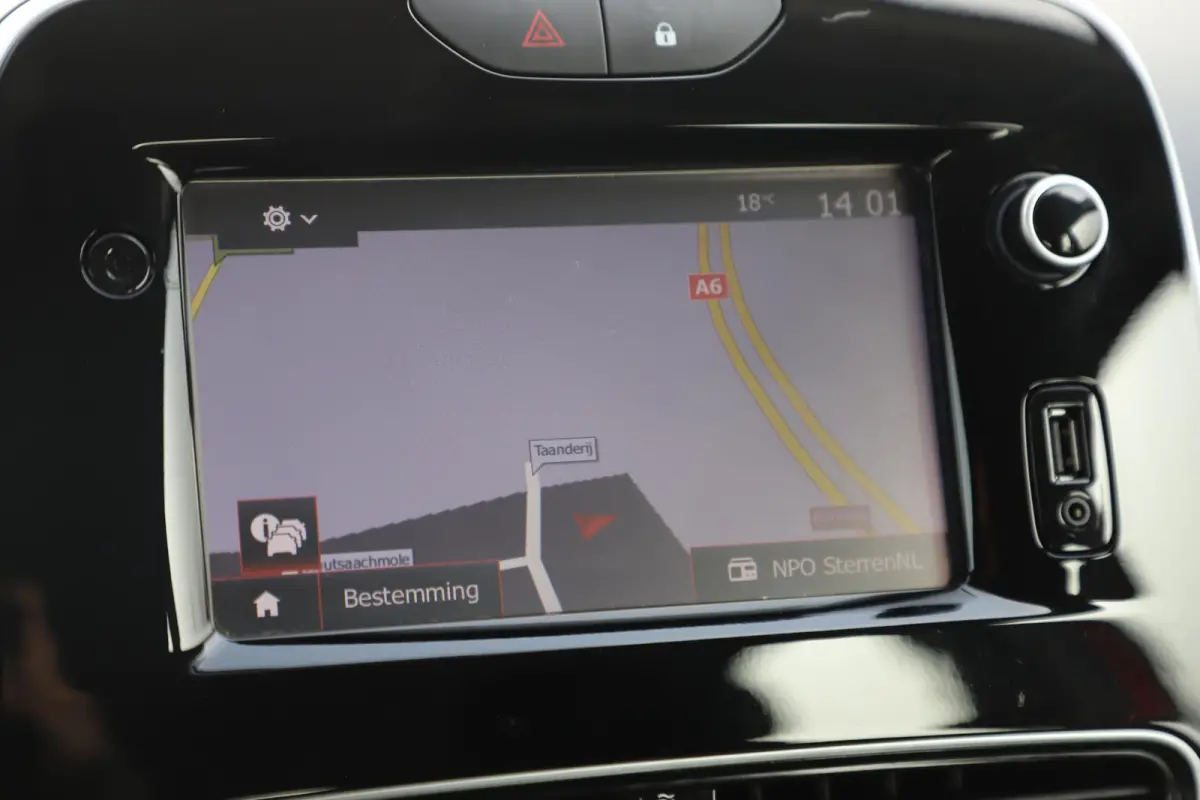 0.9 TCe Zen Navigatie Bluetooth Airco Cruise Control Parkeersensor Parelmoer Rood Metallic