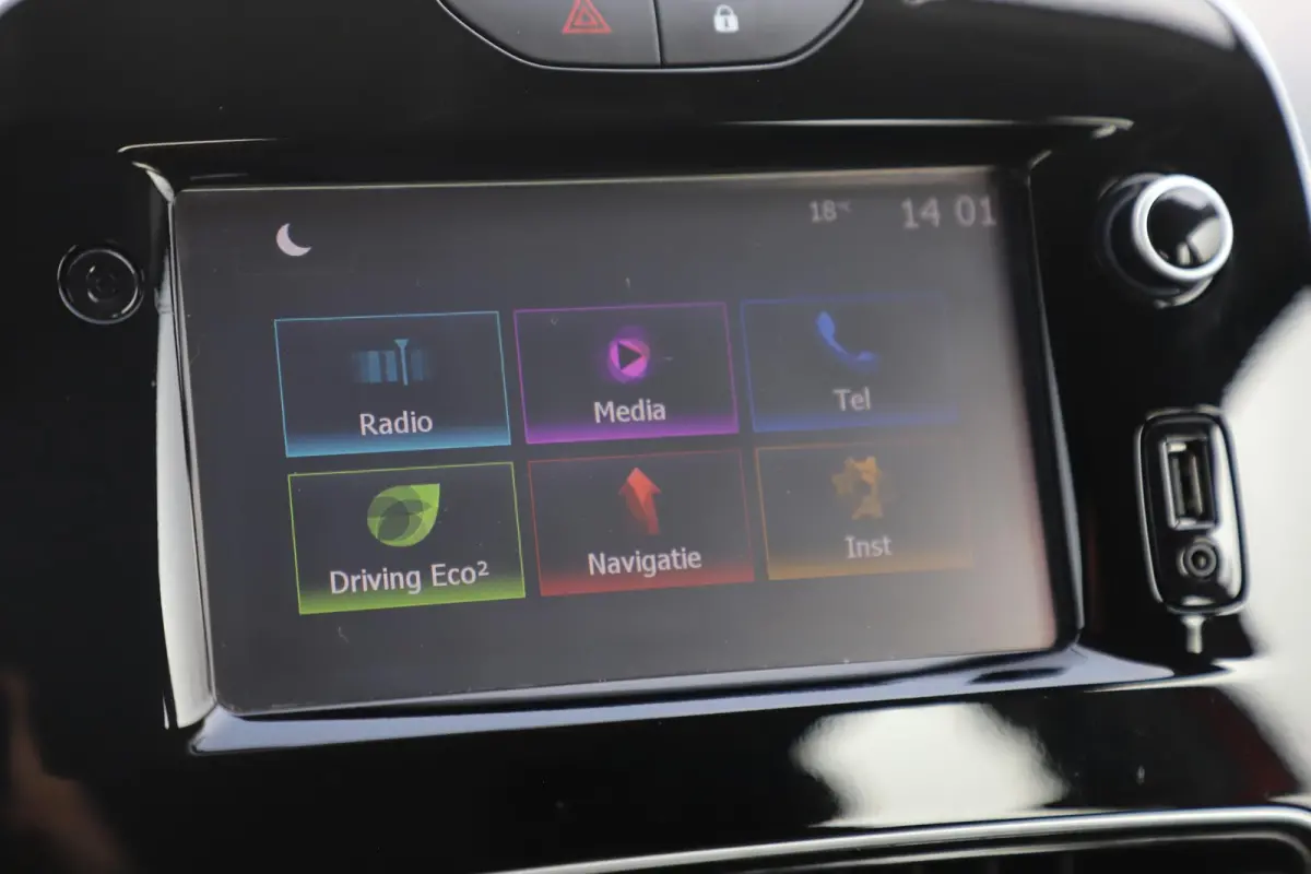 0.9 TCe Zen Navigatie Bluetooth Airco Cruise Control Parkeersensor Parelmoer Rood Metallic