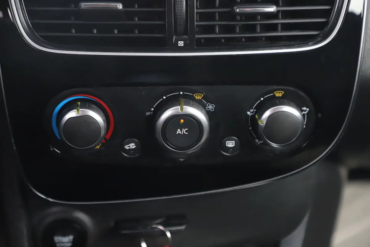 0.9 TCe Zen Navigatie Bluetooth Airco Cruise Control Parkeersensor Parelmoer Rood Metallic