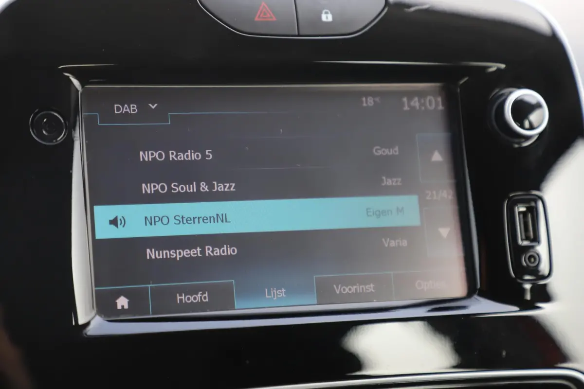 0.9 TCe Zen Navigatie Bluetooth Airco Cruise Control Parkeersensor Parelmoer Rood Metallic