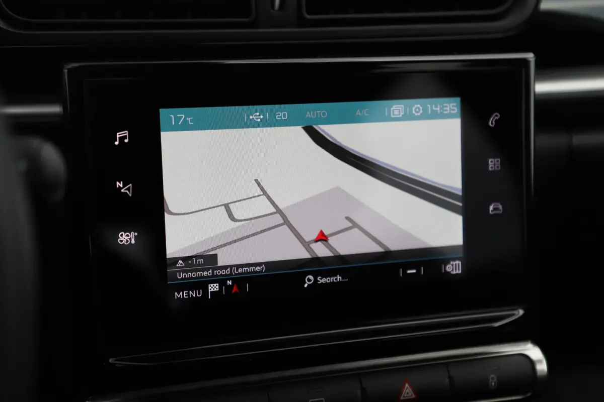 1.2 PureTech Feel Navigatie Carplay Android Climate Cruise Control Rijstrooksensor Parkeersensor All-season banden!