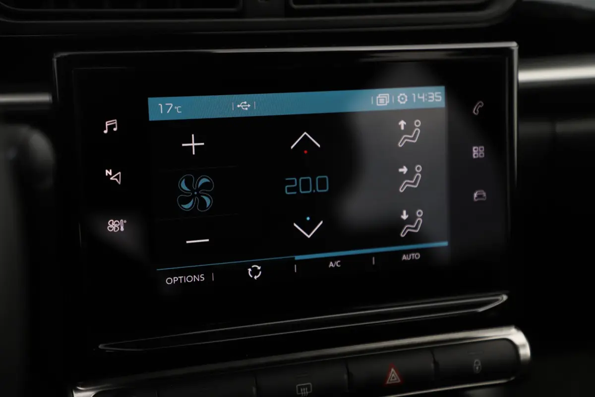 1.2 PureTech Feel Navigatie Carplay Android Climate Cruise Control Rijstrooksensor Parkeersensor All-season banden!